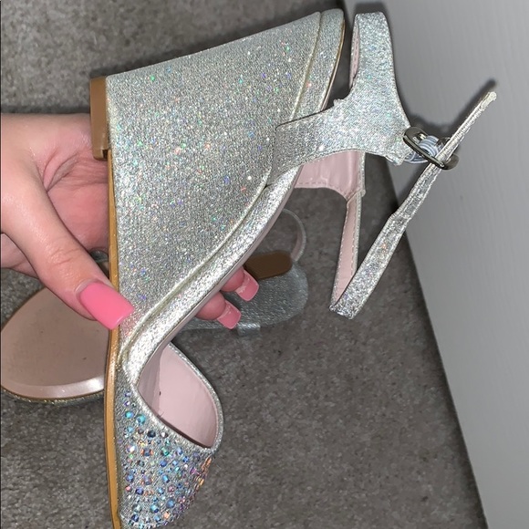 Heels - Picture 4 of 5